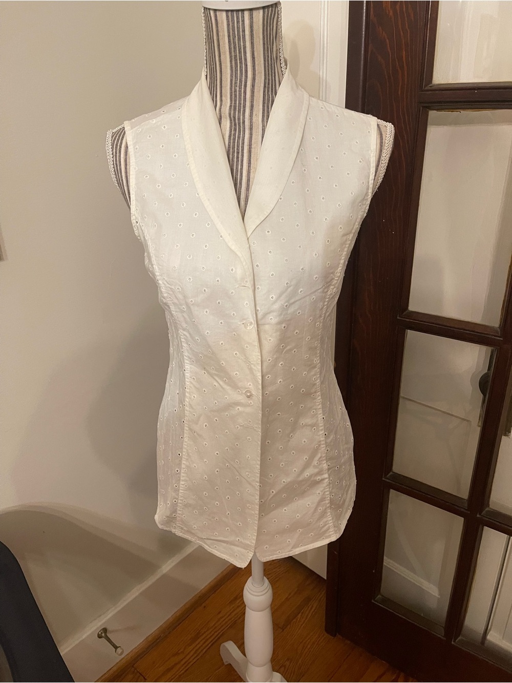 Escada White Eyelet Sleeveless Button-Down Shirt Cotton